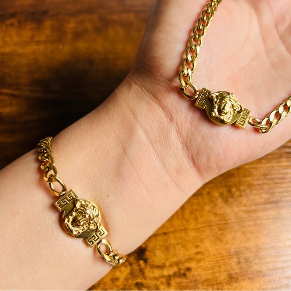 18k gold plated Versace three piece Set Chain, Necklace, earrings and Bracelet - Picture 7 of 12